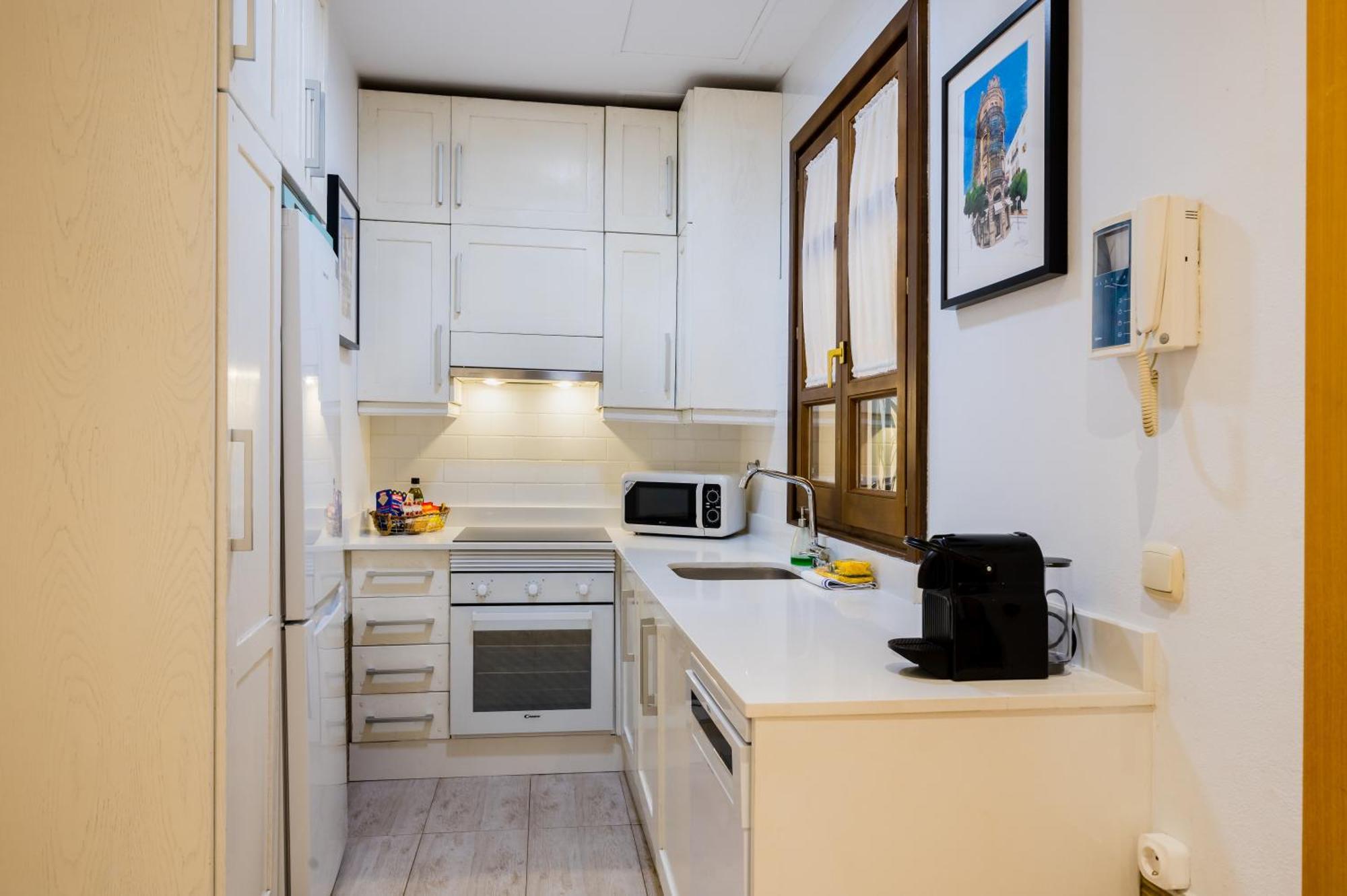 Beautiful And Cozy- 1Bd 1Bth- Arenal Center Appartement Sevilla Buitenkant foto